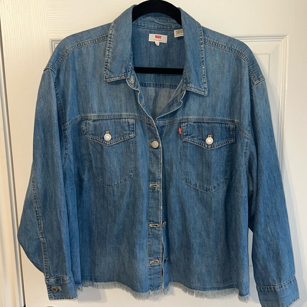 Ladies Levi’s Jean top size 1X